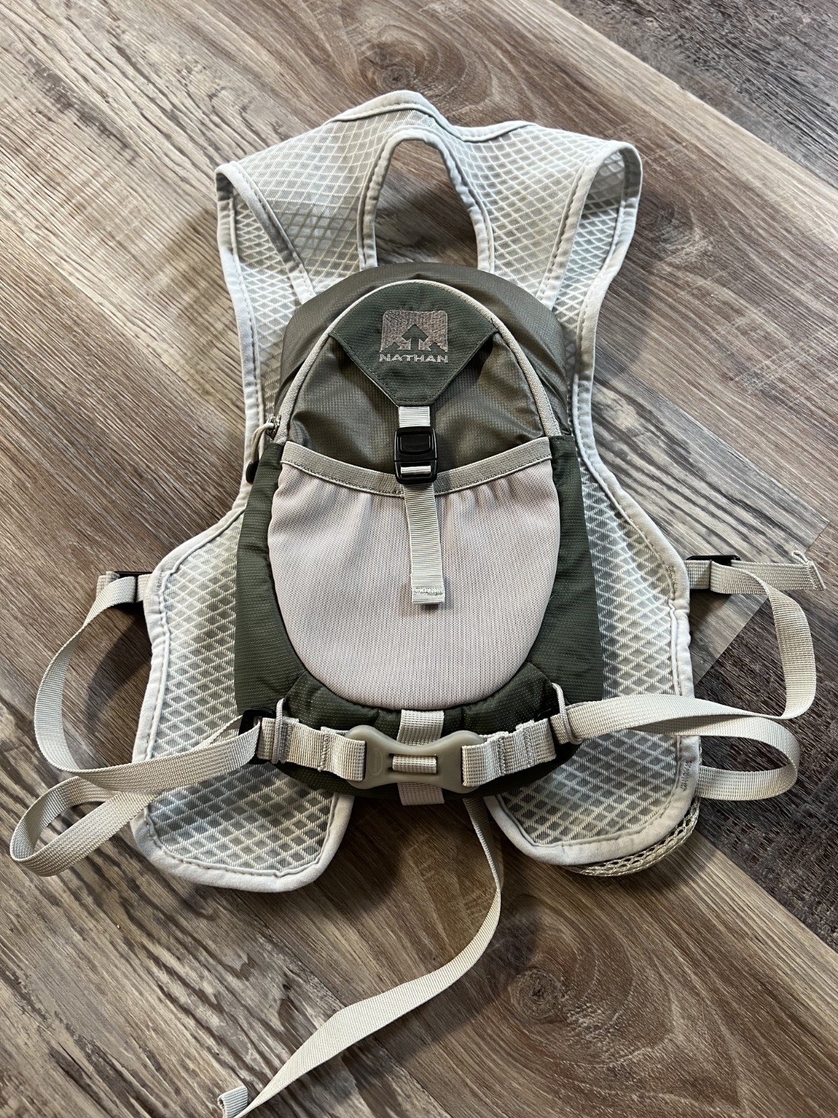 Nathan HPL 008 Race Vest Magda 1.5L Hydration Backpack Gray