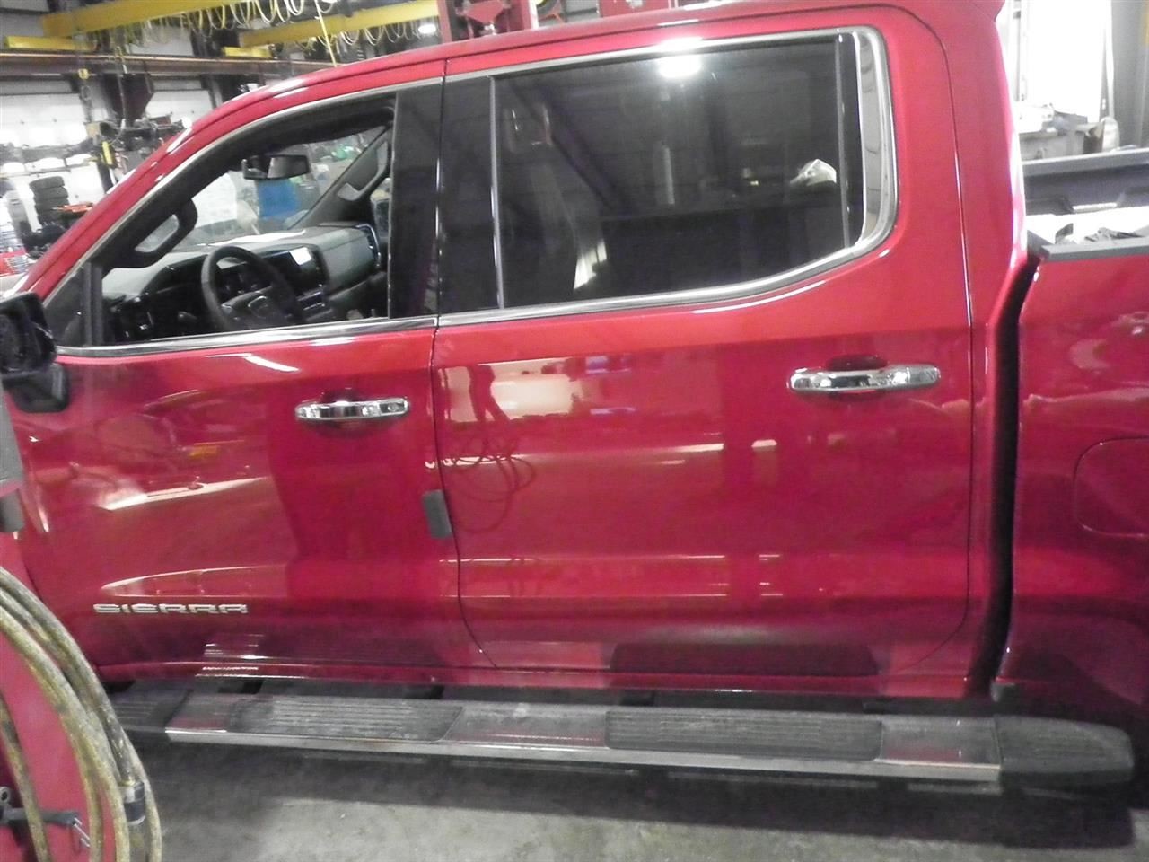 2026 Sierra 1500 SLT 5.3L Upper Air Shutter
