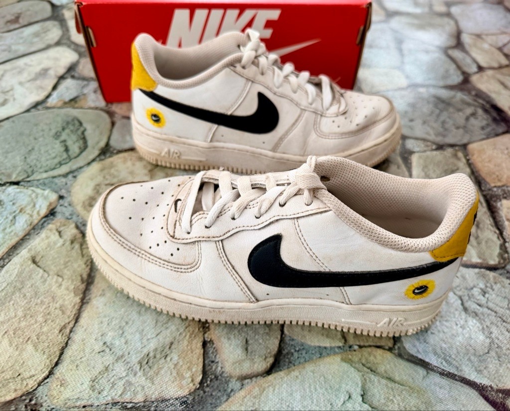 “HAVE A NIKE DAY” SNEAKER-SIZE 4.5