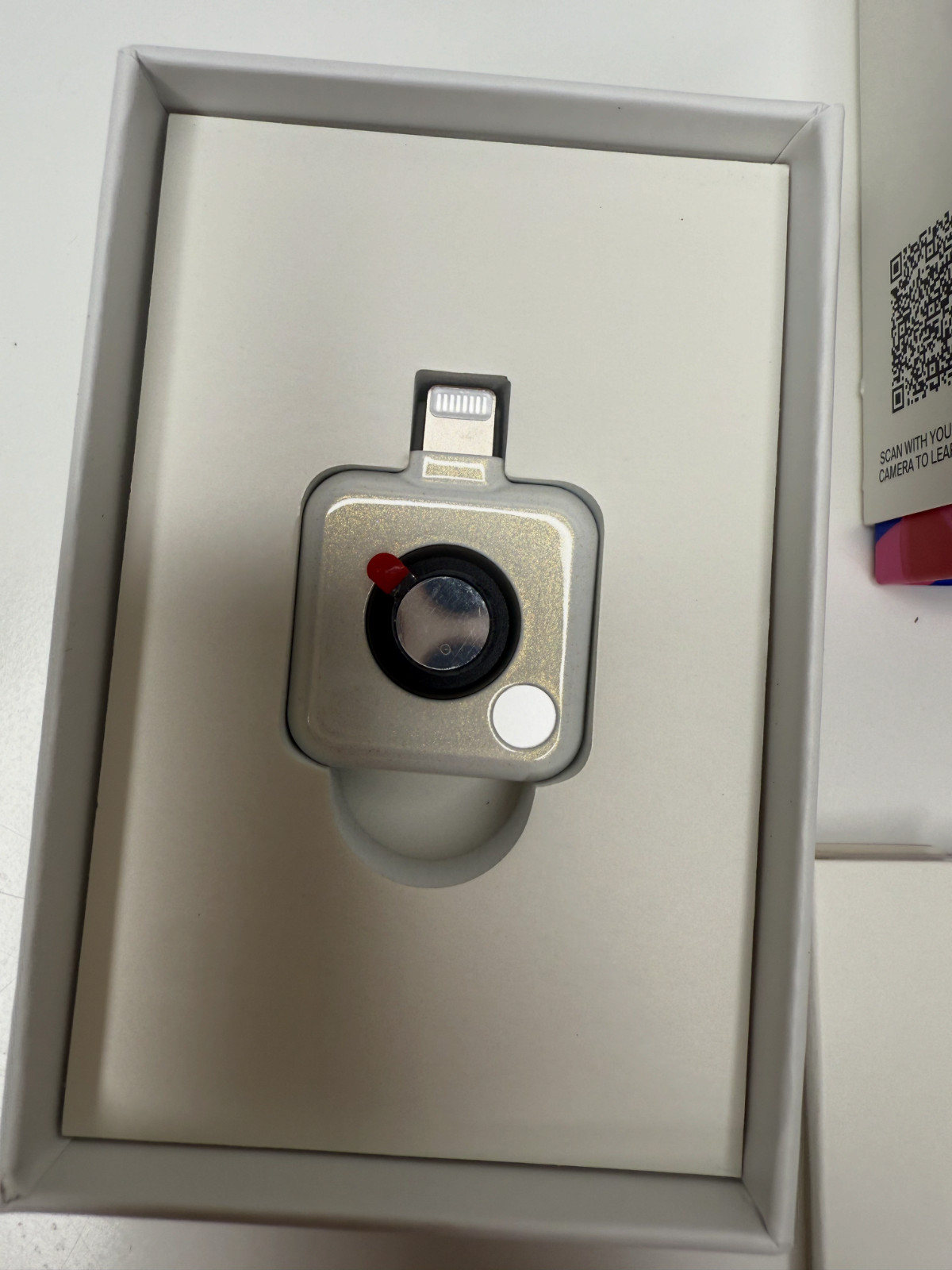 Pavise UV Camera iPhone/iPad Accessory