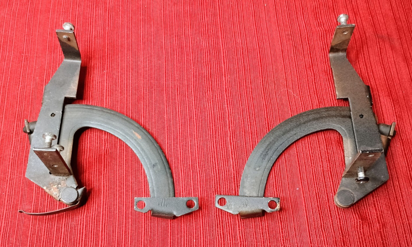 VINTAGE 1966-67 CORONET SATELLITE CHARGER B-BODY DASH GLOVE BOX DOOR HINGES PAIR