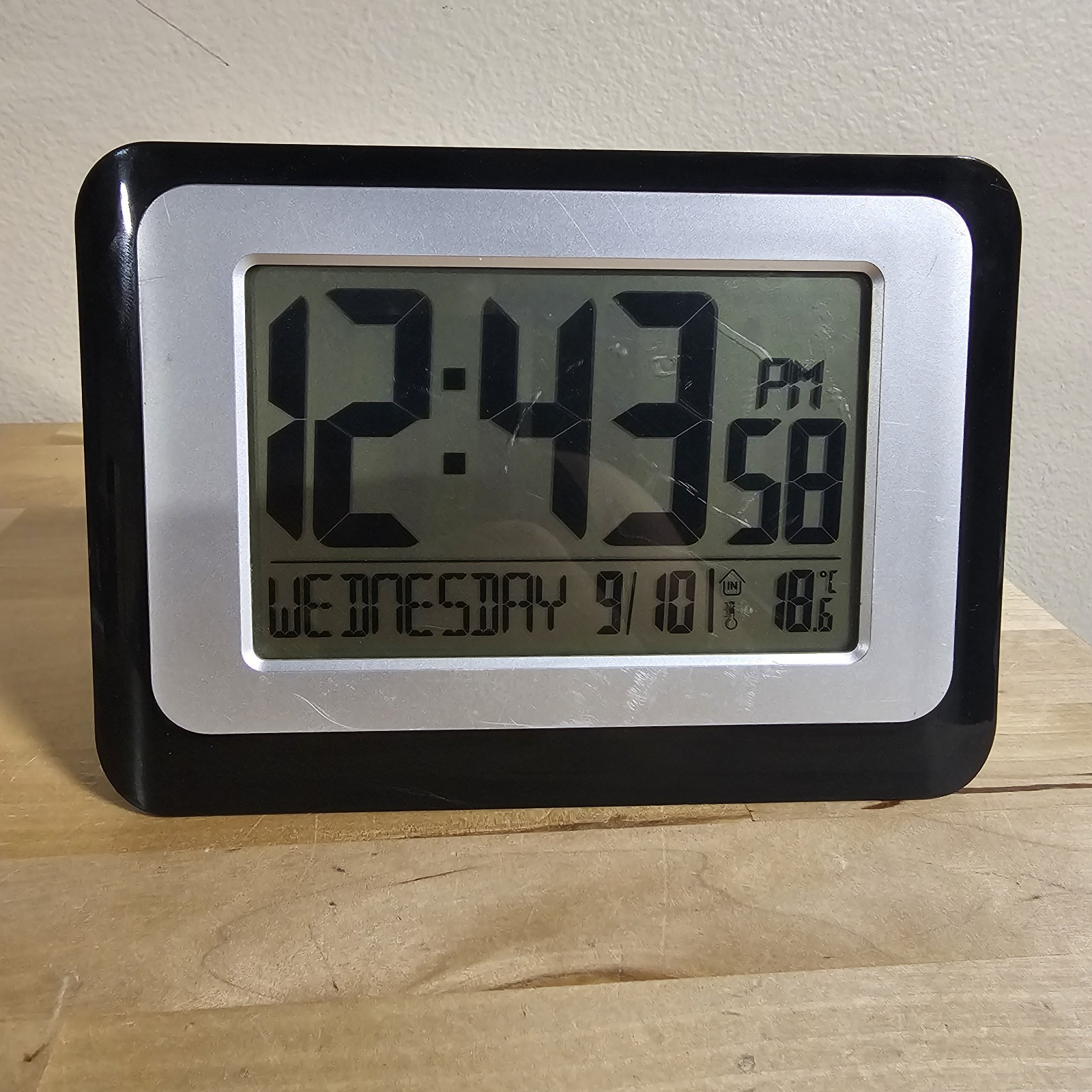 La Crosse Technology W88631 Atomic Clock With Alarm And Weather 1605-1