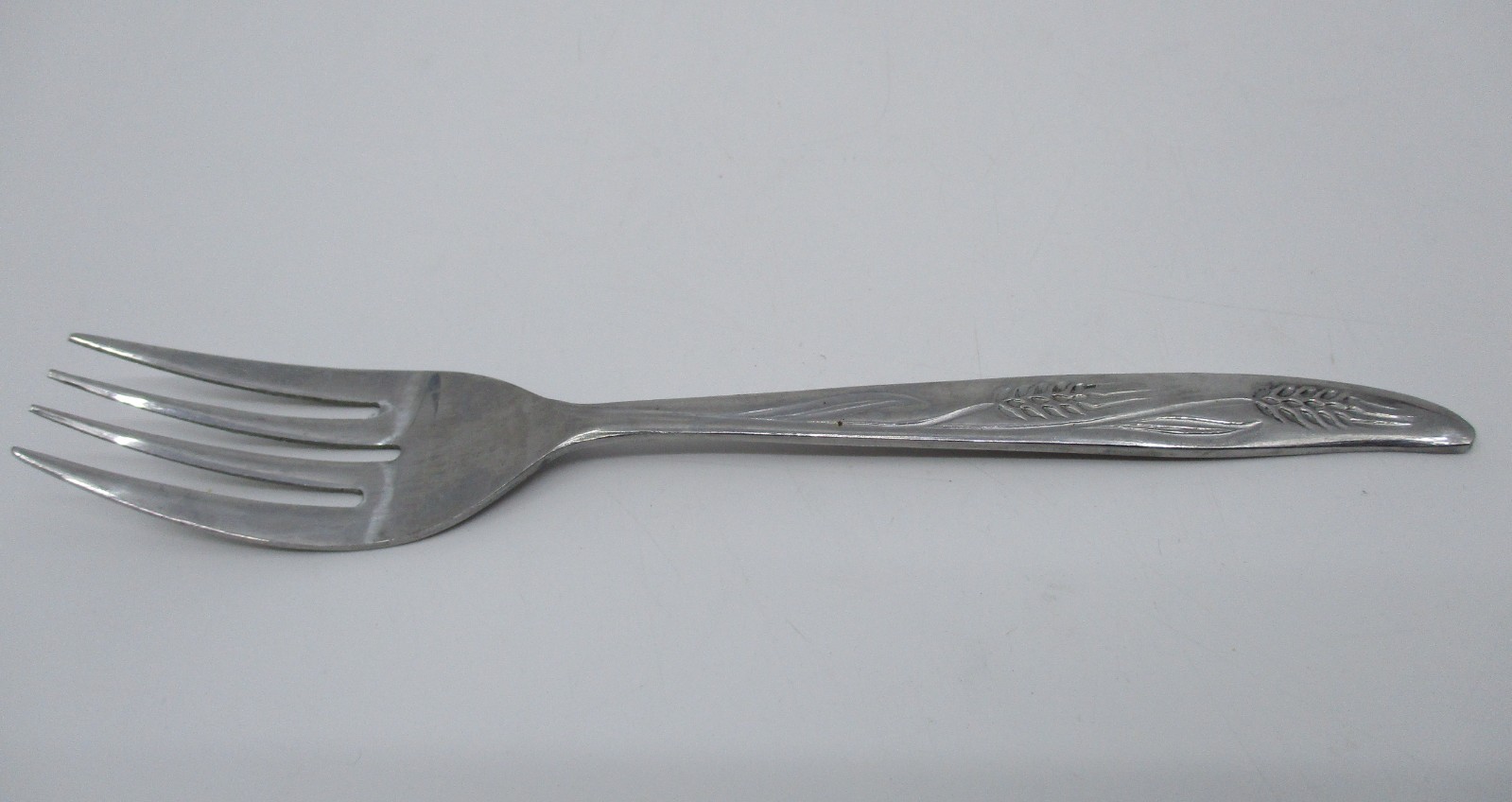 CASTLECOURT STAINLESS WHEAT/ CCS7 - SALAD FORK - 6 3/8" 05C