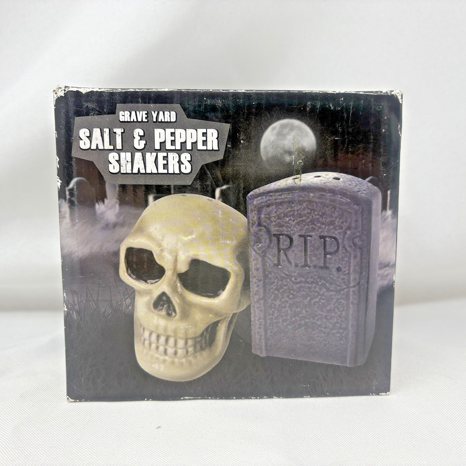 Exclusive Horror Block Skull & Tombstone Graveyard Salt And Pepper Shakers