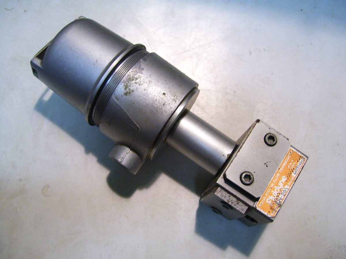 FLUIDYNE INSTR 214-201 4 PISTON PRECISION FLOW METER W/ 284-220 PULSE TRAN P2951