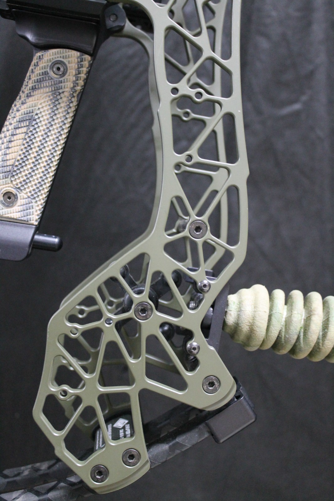 Gearhead Disrupter Pro 24 - RH - 75# - Green - LOADED!!!