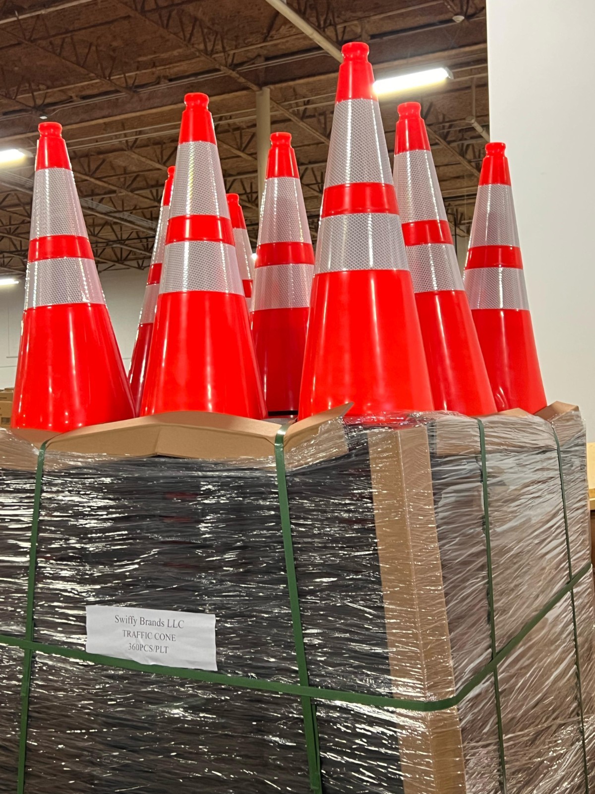100 Qty Bulk 28” Orange Traffic Cones 7lb Base w/Reflective Collars MUTCD