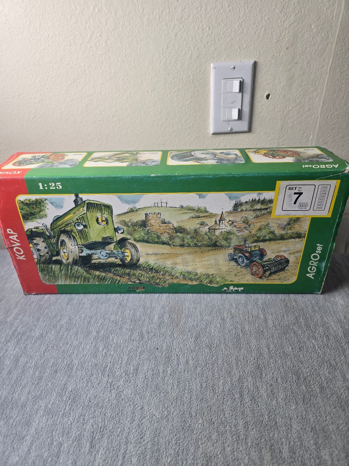Kovap 0415 Agro Tractor with Tin Accessories 1/25 Green Red