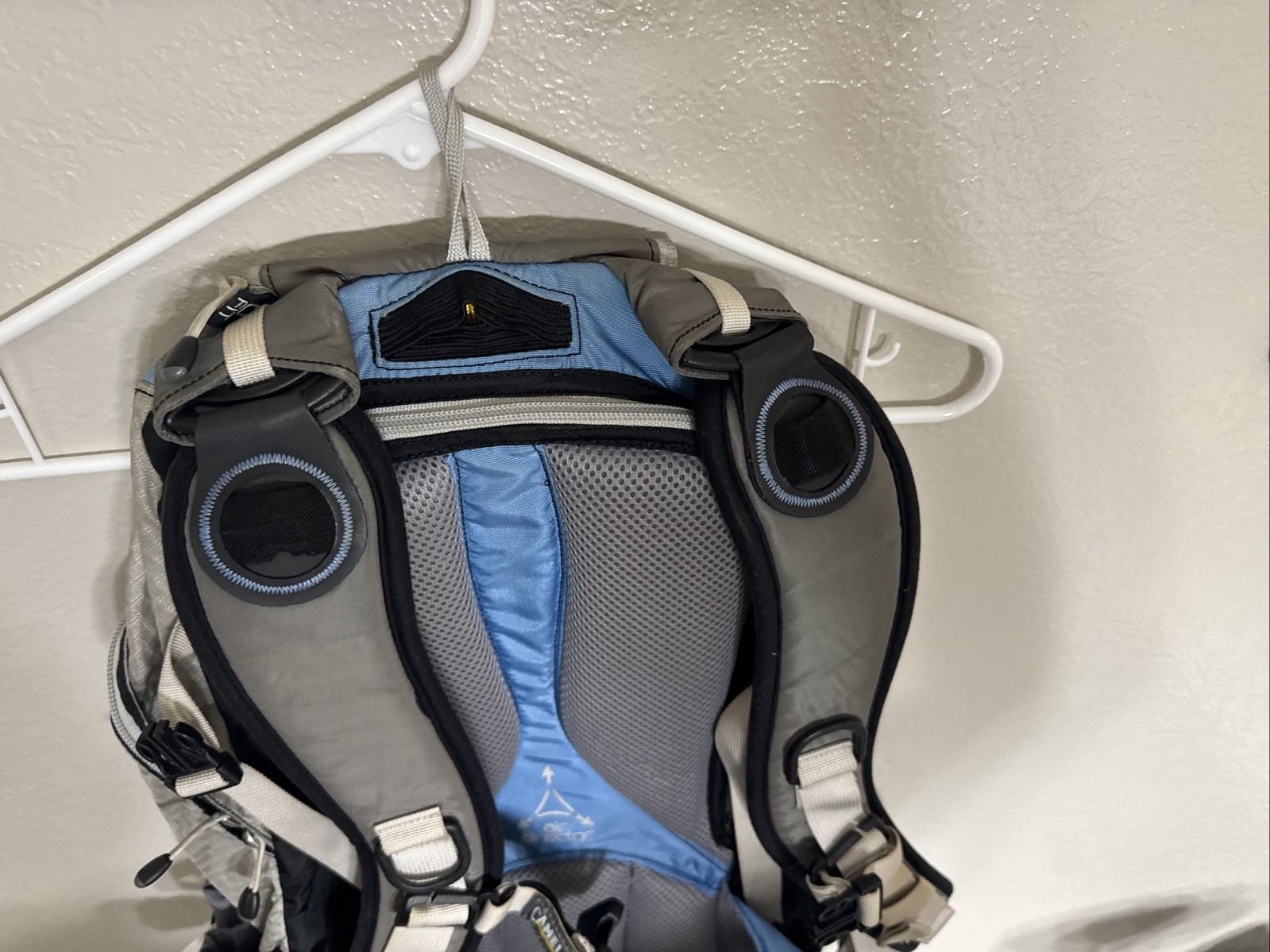 Camelbak ISIS Hydration Backpack Blue Grey Adjustable Shoulder Strap Day Pack