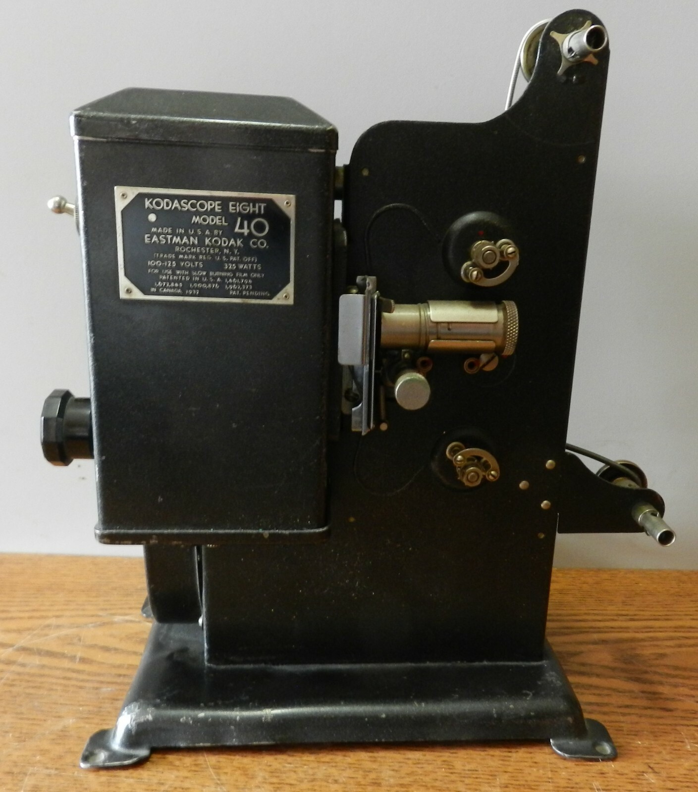 1934 Vintage Kodascope Eight used movie projector model 40 working condition