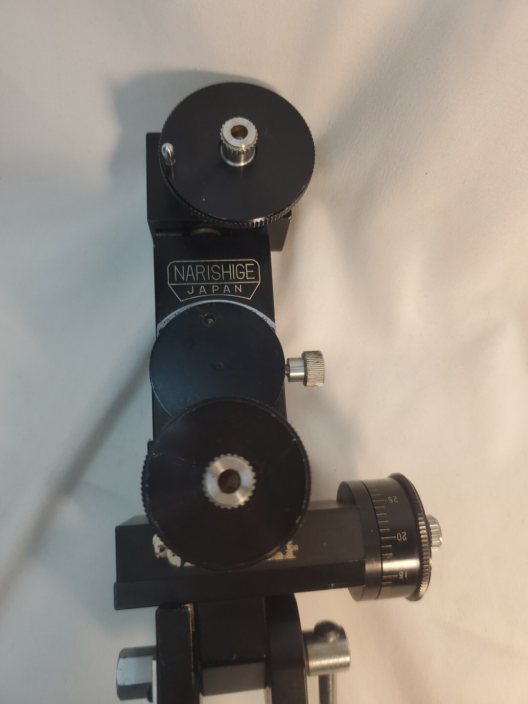 NARISHIGE JAPAN MICROMANIPULATOR Vintage 9×5×5 3lbs.