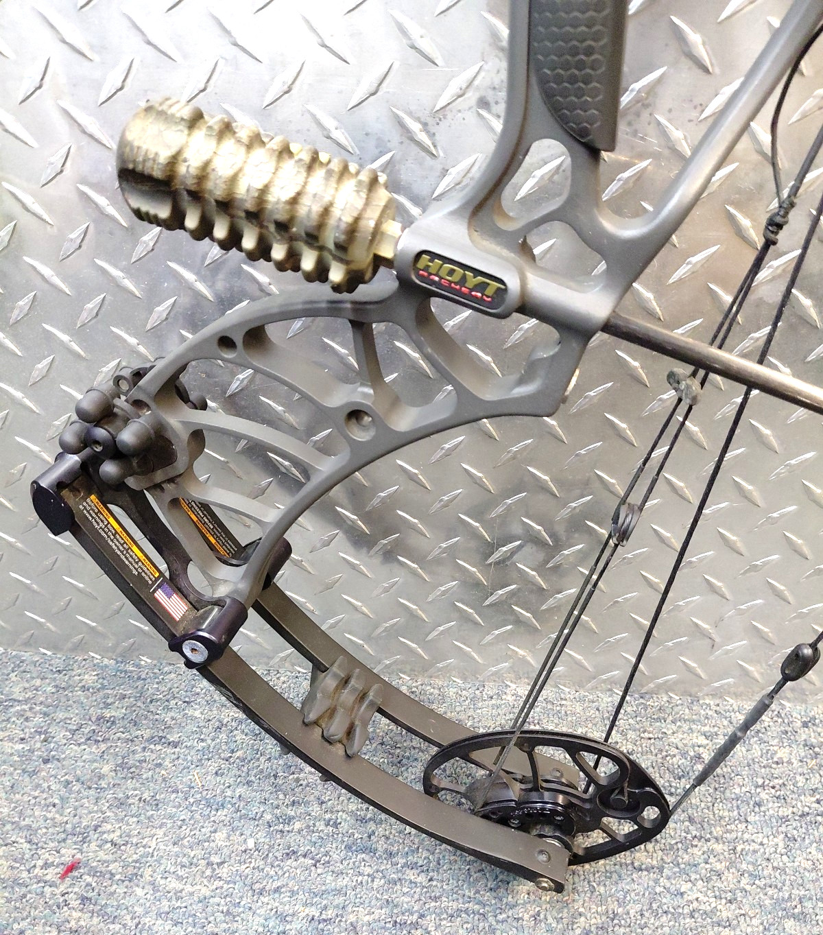 Hoyt Helix Ultra,Right Handed, W/SIGHT & QUIVER - FREE SHIPPING