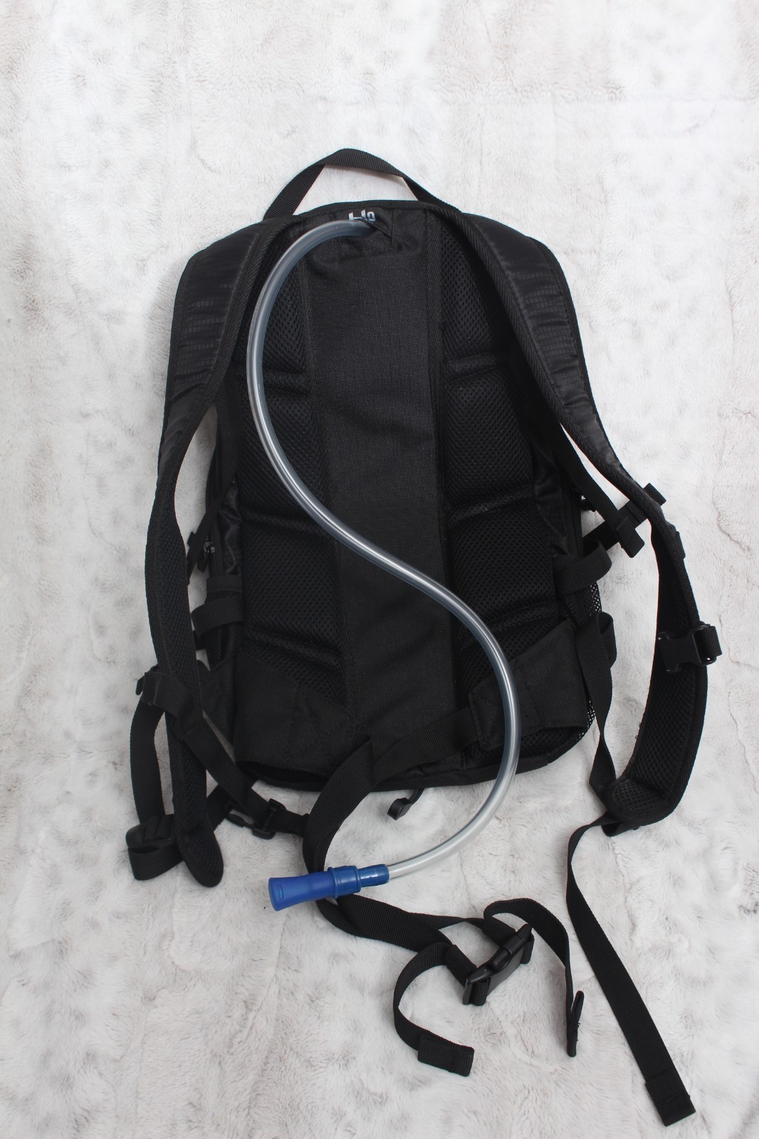 Quest 2L Hydration Daypack Backpack w/ Bladder Hiking Outdoors Black Summer