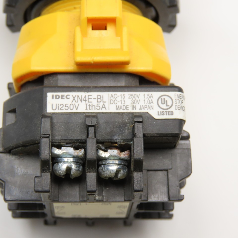 IDEC XN4E-BL 250V Twist To Release LOTO Emergency Stop E-Stop Switch