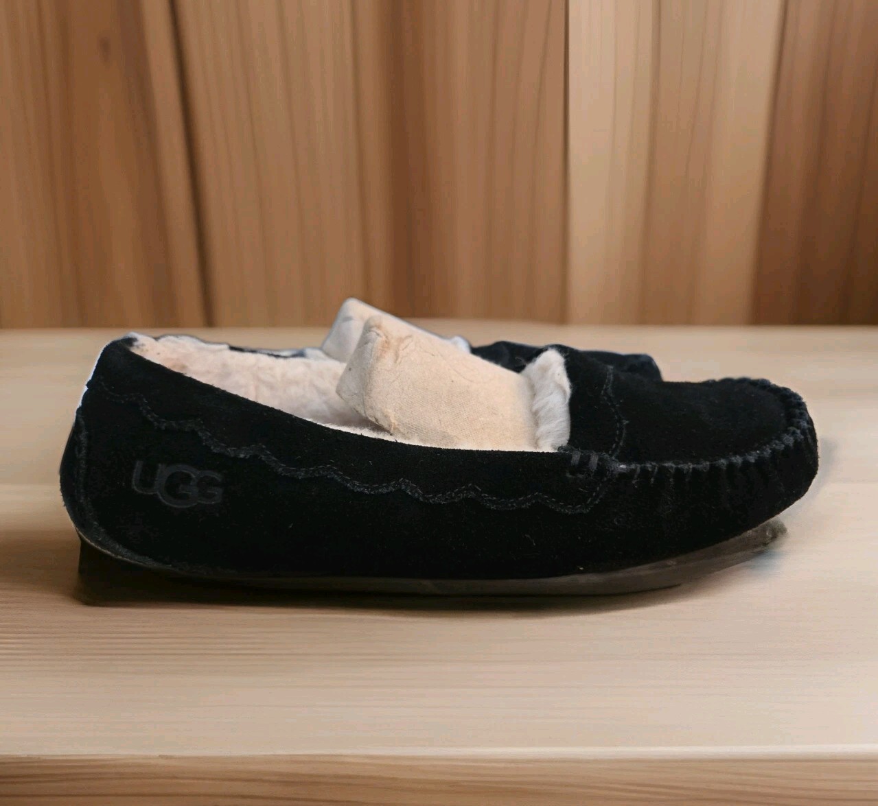 Authentic UGG Ansley Men's Size 9 Moccasin Medium Width Slipper in Black-