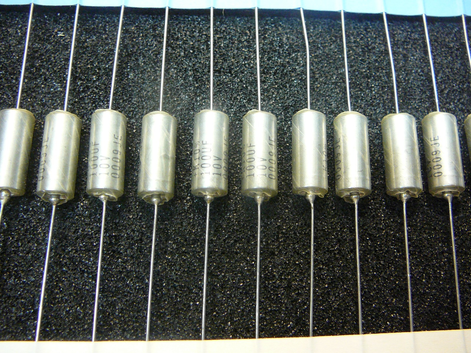 KEMET (T110) Tantalum Hermetically Sealed Axial Cap 100uF 10V 10% NEW Qty.1
