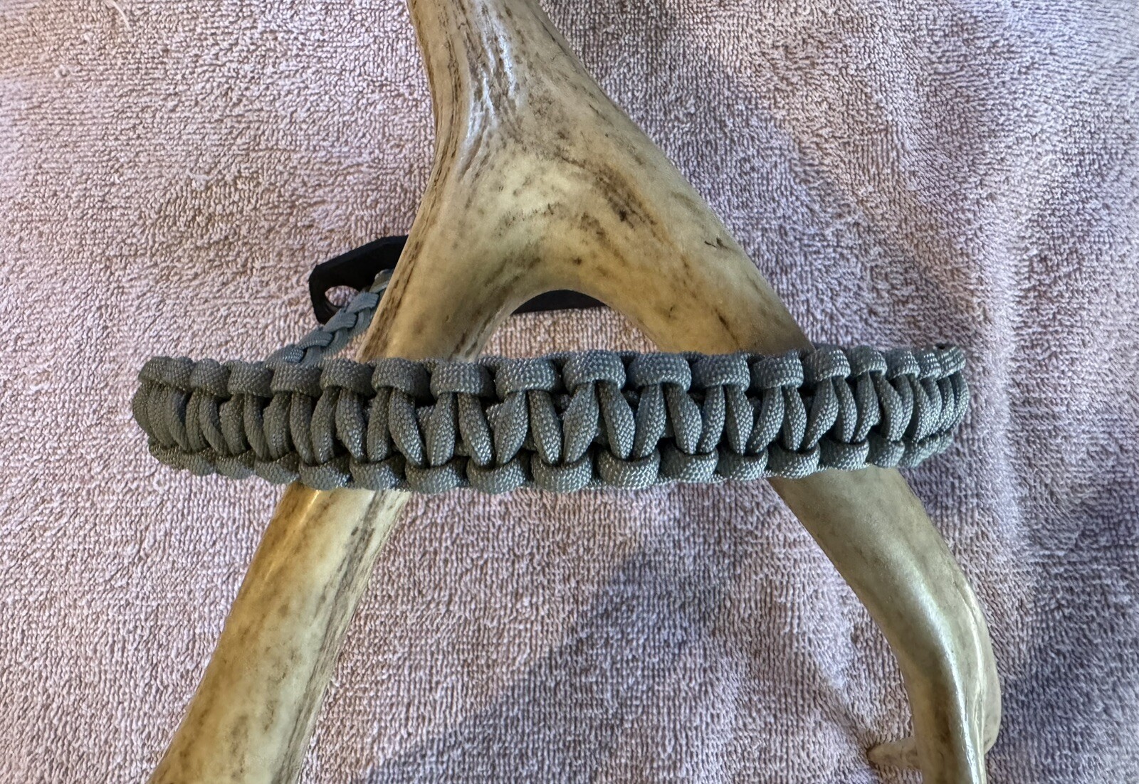 Solid Gray Bow Wrist Sling