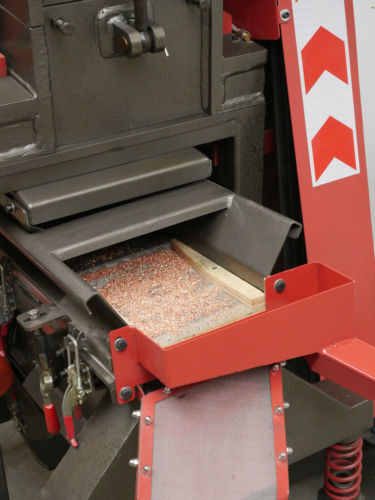 Industrial Compact Copper Wire Granulator Processes Low-Grade Copper Separation