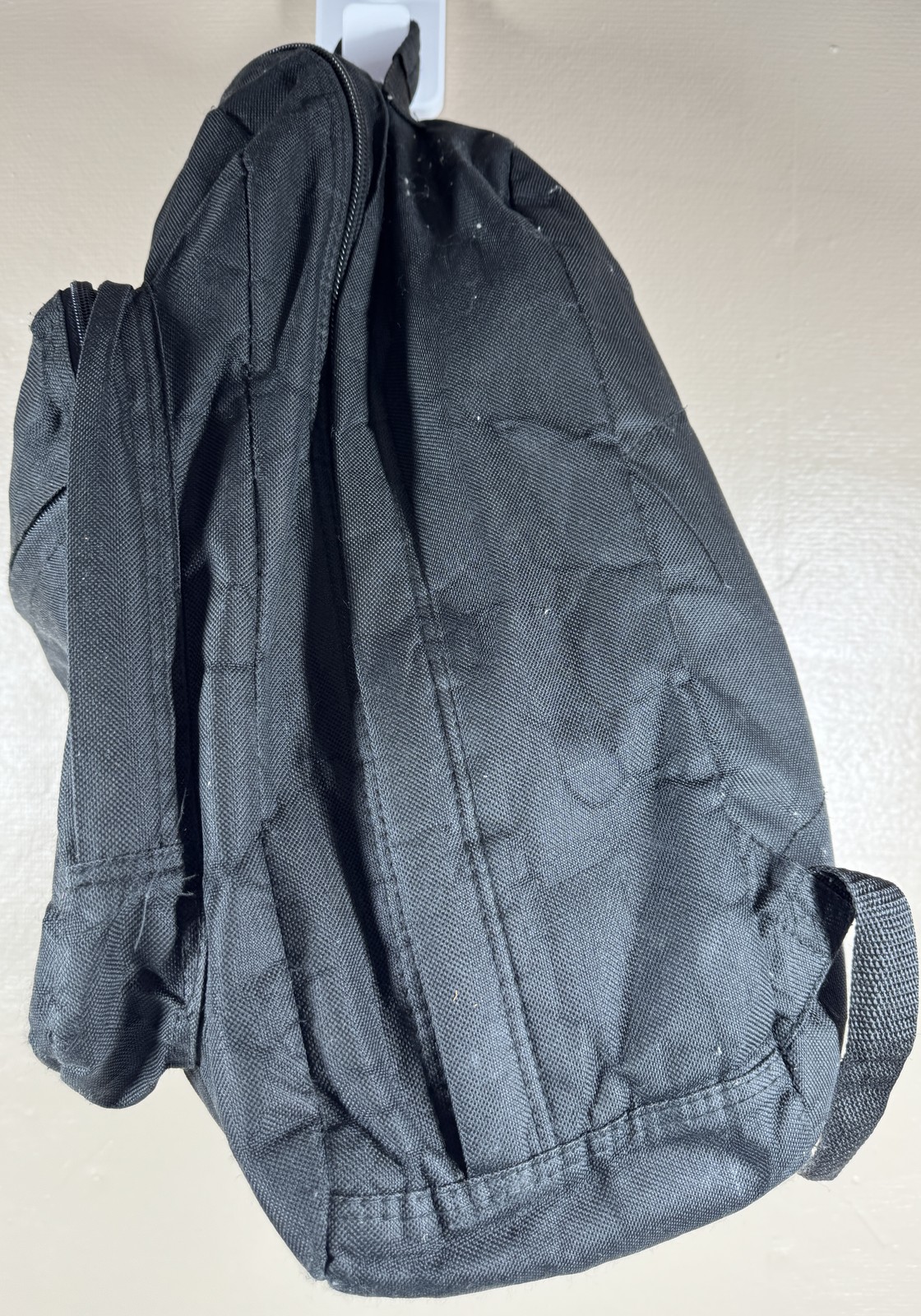 🍀 Black "Smell Proof" Backpack with Padded Straps & Front Zipper Pocket