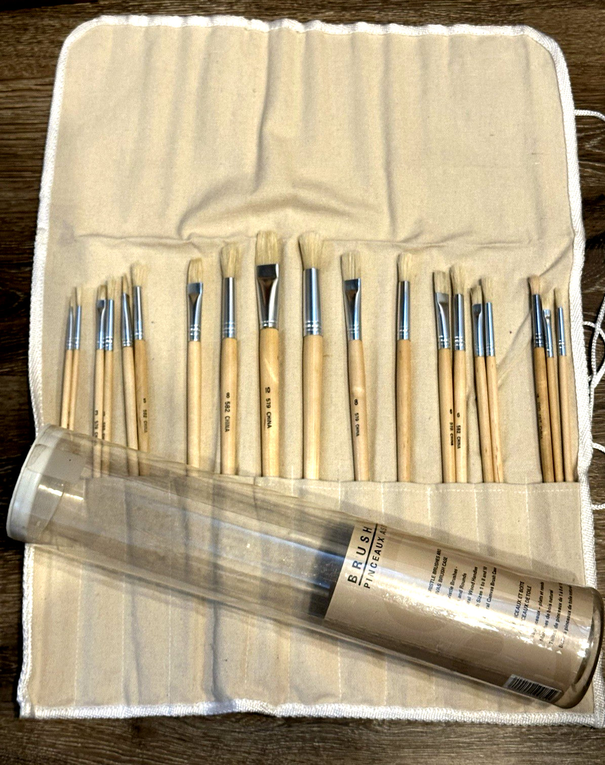 Artist Brush Set 18 Bristle Brushes with Canvas Case
