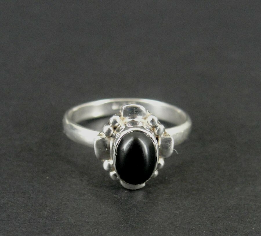 Ring Black Onyx Stone Oval with Design Sterling 925 Size 6 1/2 Band 6.5