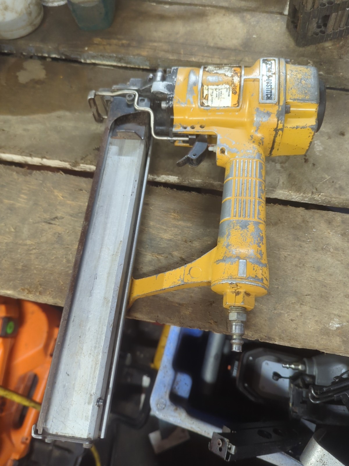 Stanley Bostitch T40S2  Pneumatic Stapler 16-Gauge Staples
