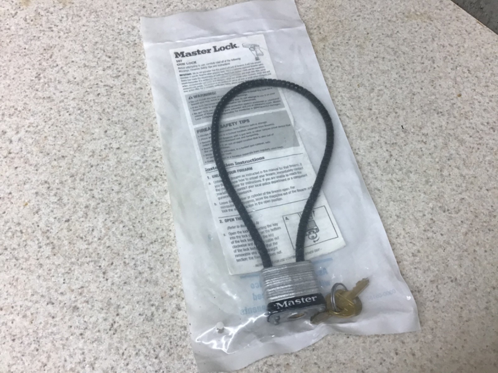NEW IN PACKAGE MASTER LOCK #107 Semi Automatic Pistol Shotgun Gun Lock w/Keys