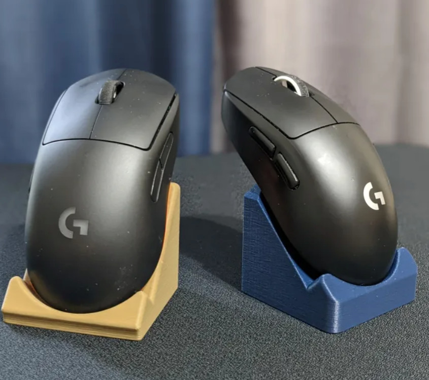 Sleek and Modern Mouse Display Stands (White or Black)