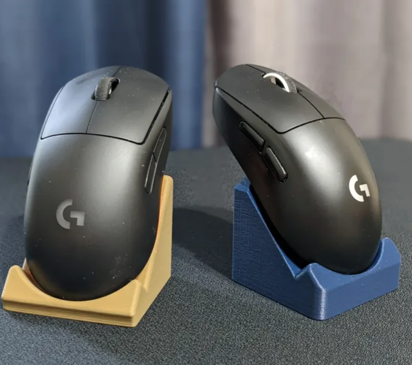 Sleek and Modern Mouse Display Stands (White or Black)
