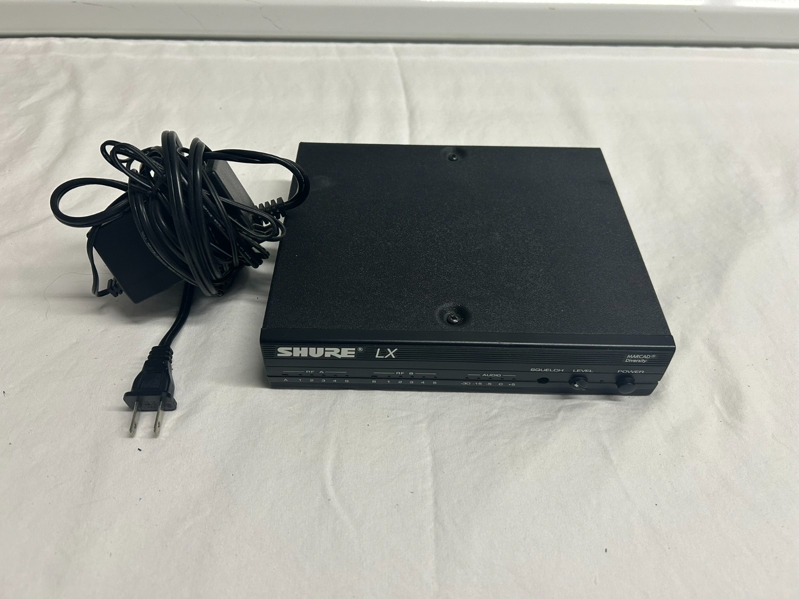 Shure LX3-CG Wireless Microphone Receiver WITH POWER SUPPLY ELM