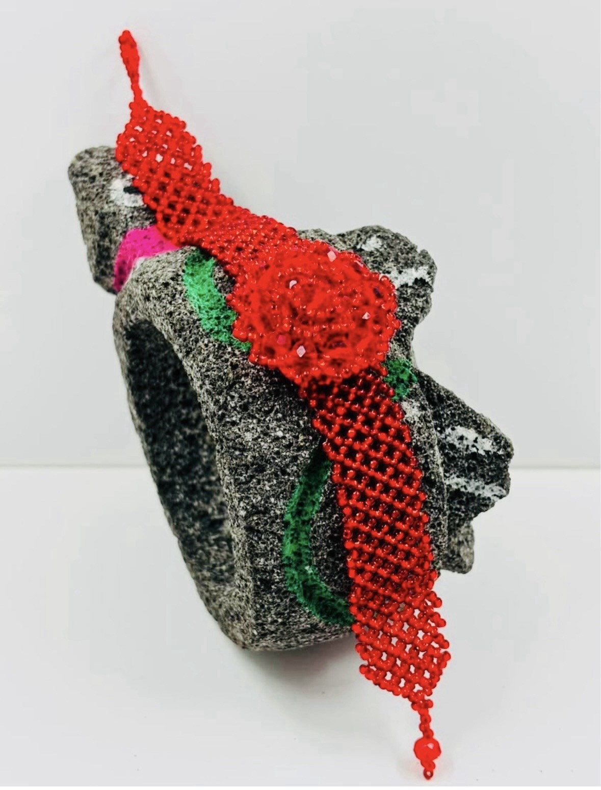 NEW 🔥Beaded Mexican Art Chaquria Scarlet Red Bracelet Size 7 1/2”