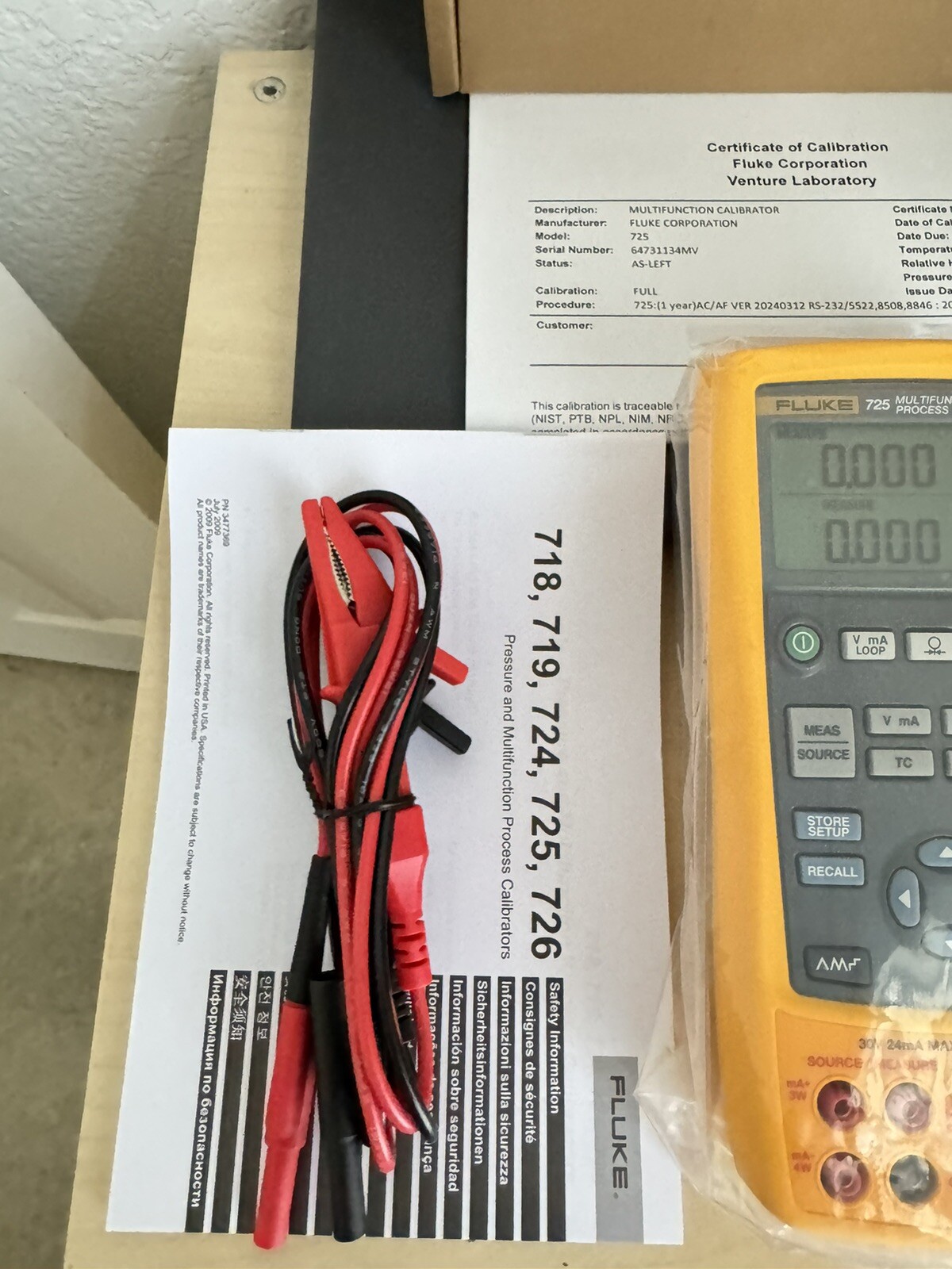 Fluke 725 MULTIFUNCTION PROCESS CALIBRATOR W / LEADS /(NEW FACTORY BOX) CAL 2024
