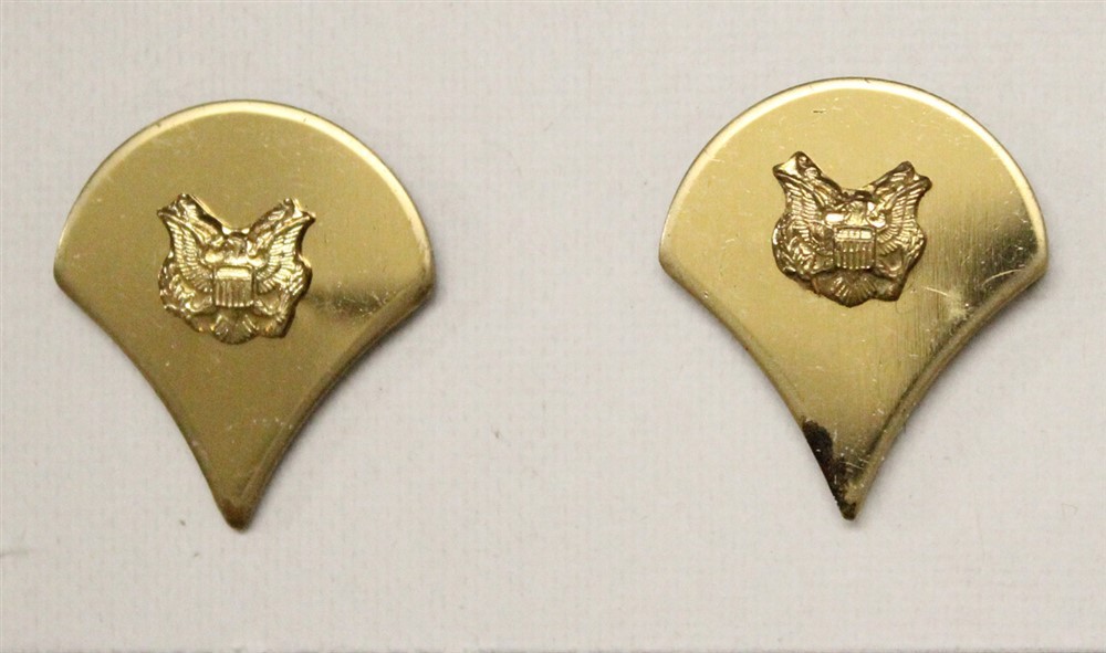 Enlisted Rank Pins: Army Specialist E-4 - gilt pair