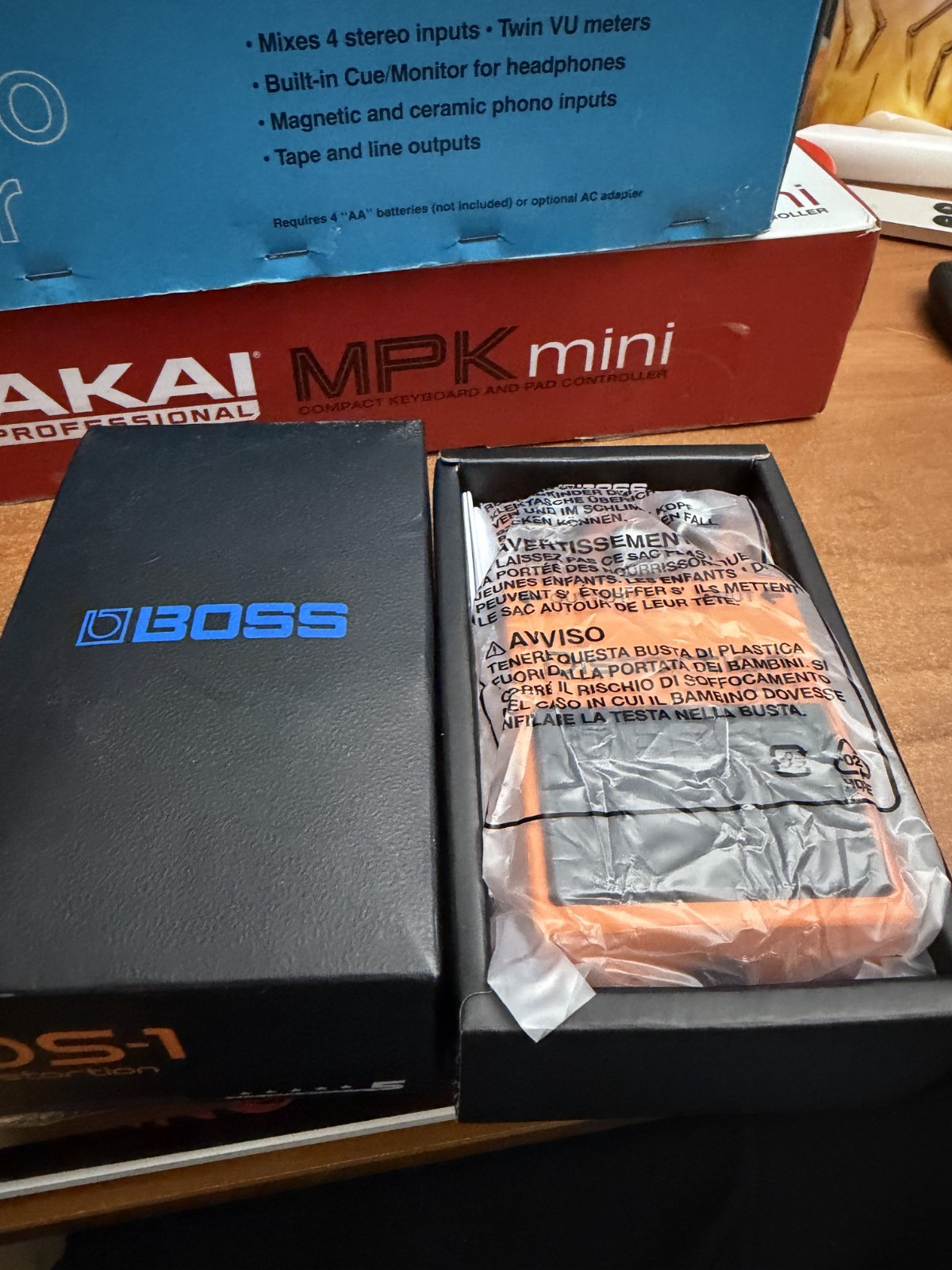Boss DS-1 Electric Guitar Distortion Effect Pedal in box New