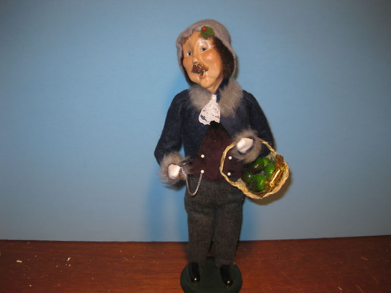 Byers Choice 1997 Traditional Man with Basket of Apples