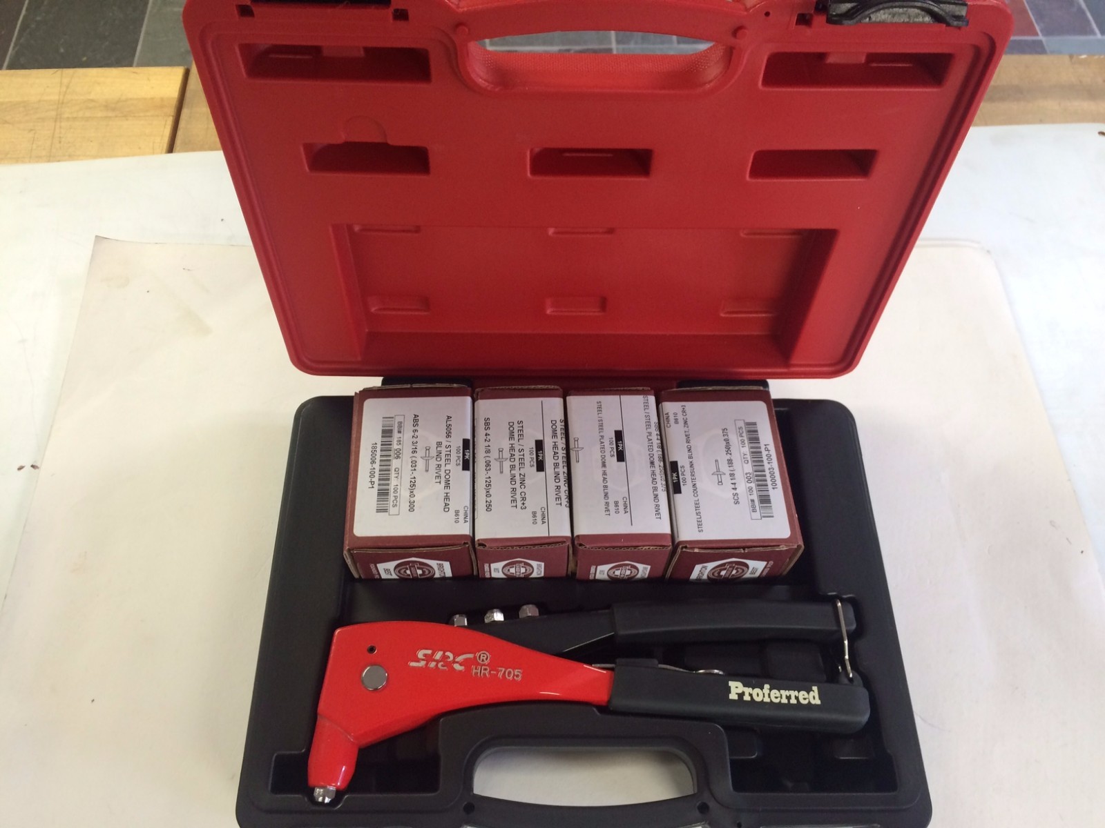 Steel Deluxe Hand Riveter Kit/ 400 Rivets & Hand Operated Rivet Tool, New