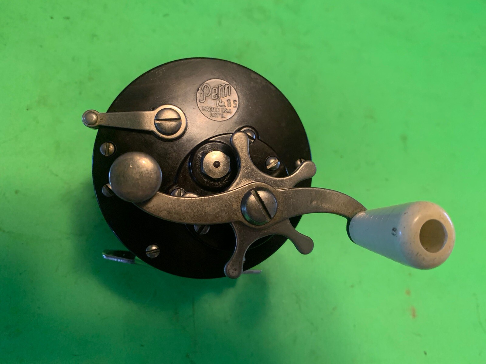 VINTAGE PENN SEABOY NO. 85 FISHING REEL VERY RARE MOTTLED DARK MAROON & BLACK