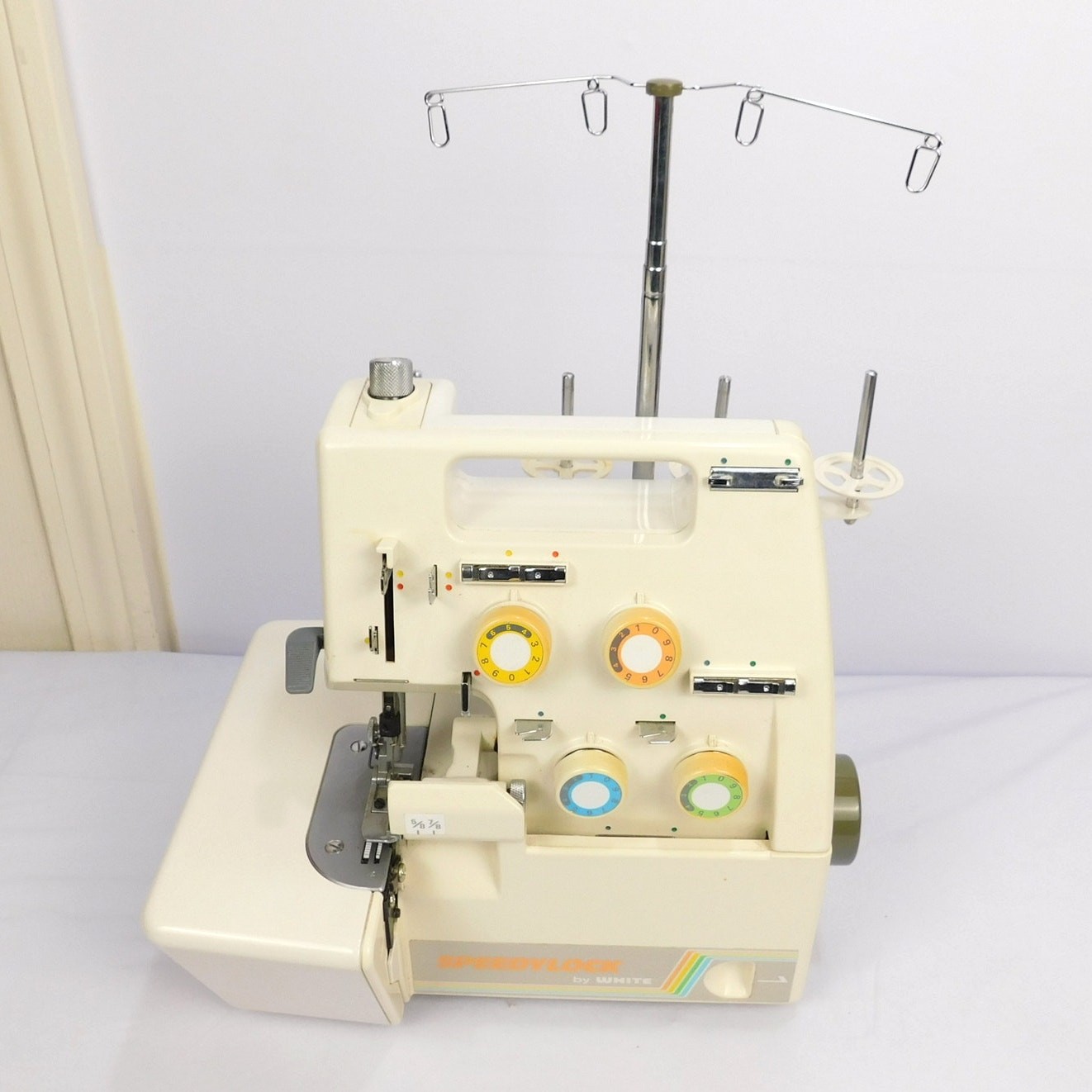 White SpeedyLock 7234 Serger Overlock Sewing Machine Tested Serviced w/ Pedal