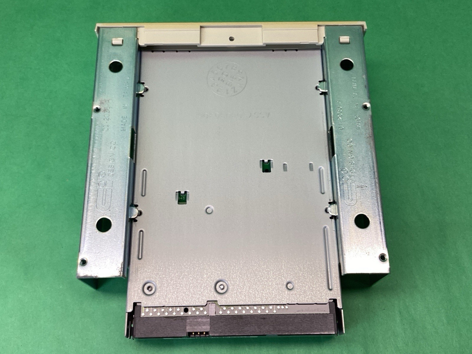 Zip Drive Z100ATAPI IDE Internal Drive Beige + 5.25” Bay Adapter UNTESTED