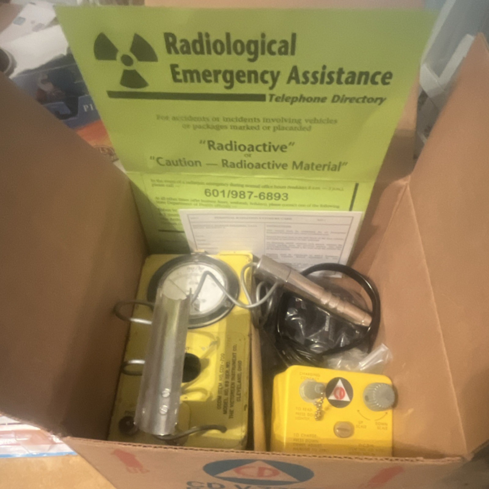 CD V-777-2 Geiger Counter Radiation Detection Set w/ Emergency Manual