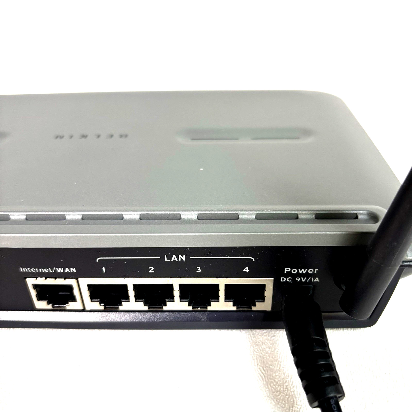 Netgear Range Max Wireless Router Belkin Model F5D 6231-4