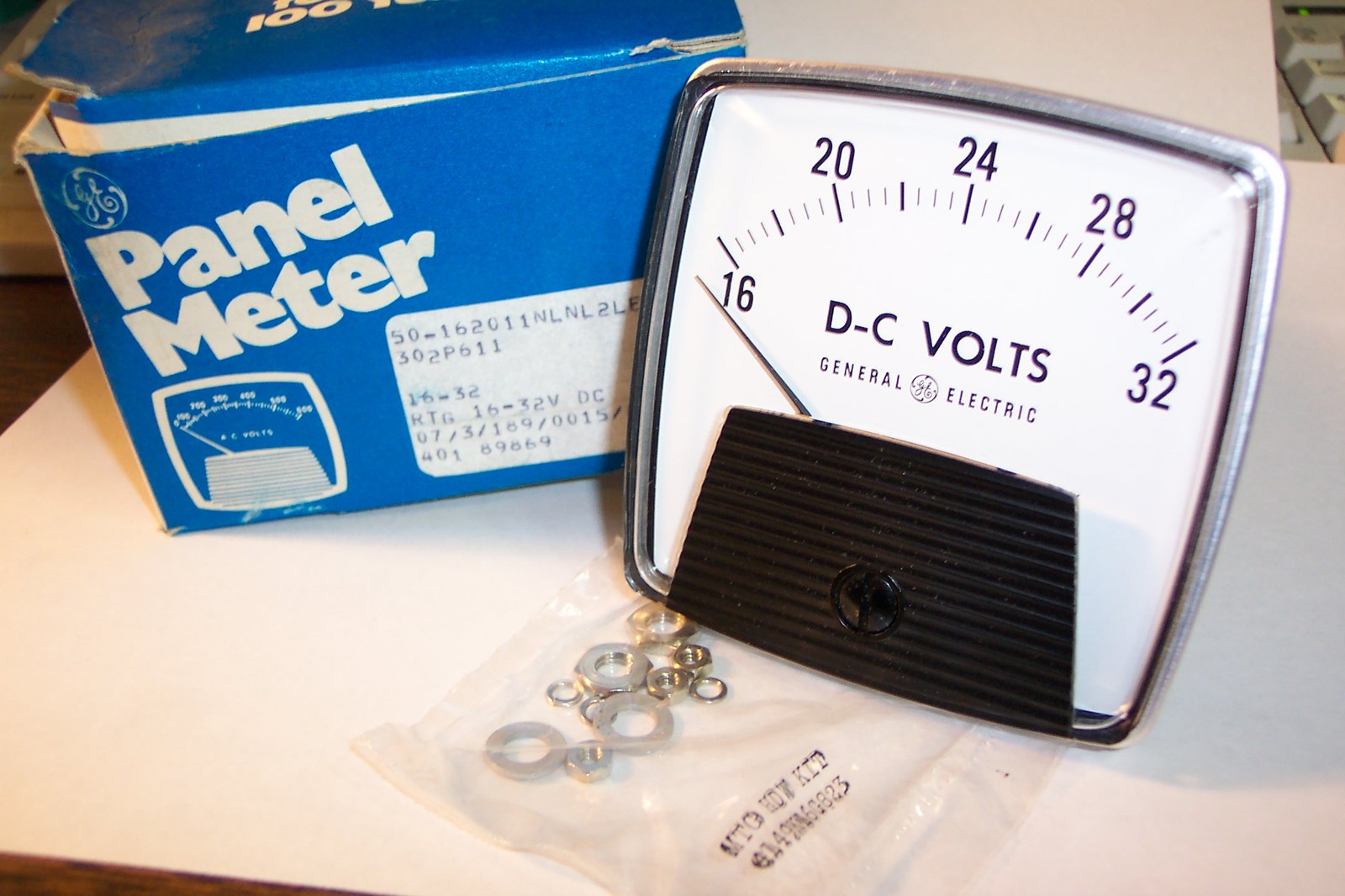 GE ..50-162011NLNL2LES GENERAL ELECTRIC 16-32 DC VOLTS  PANEL METER 3-1/2" face