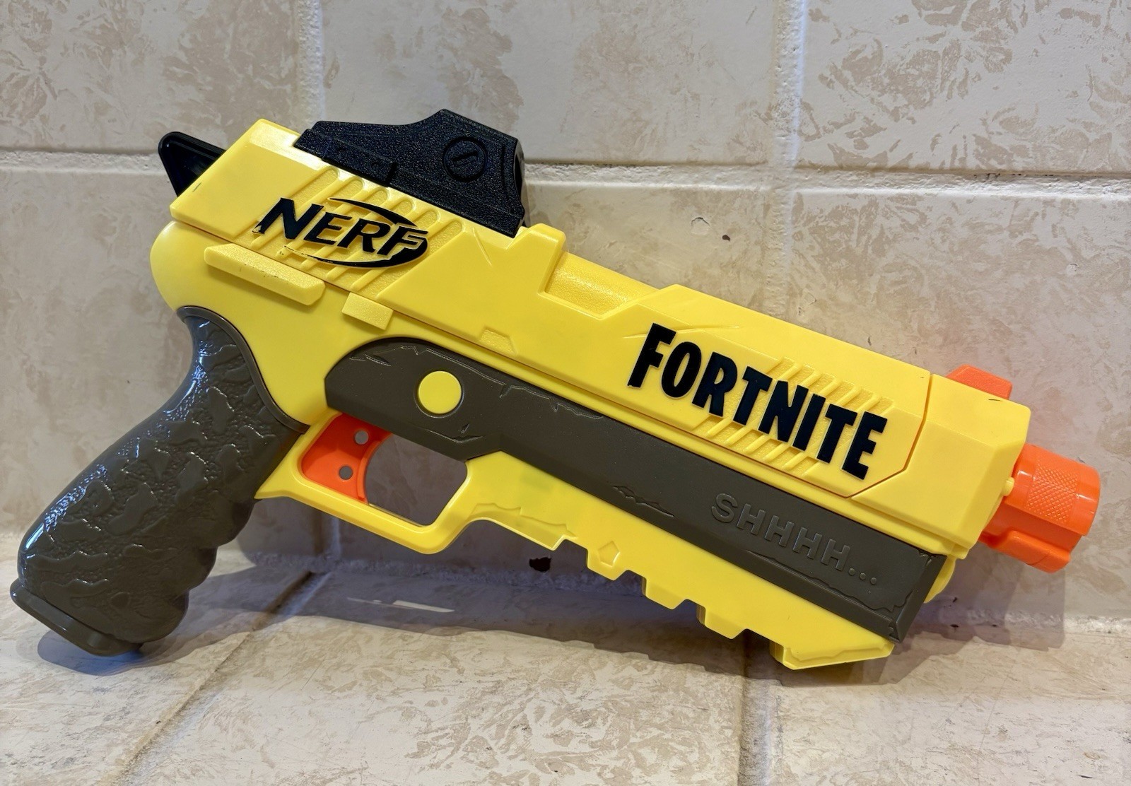 Nerf FORNITE SHHHH... Elite Sp-L Pistol Dart Blaster Battle Royale Golden Gun