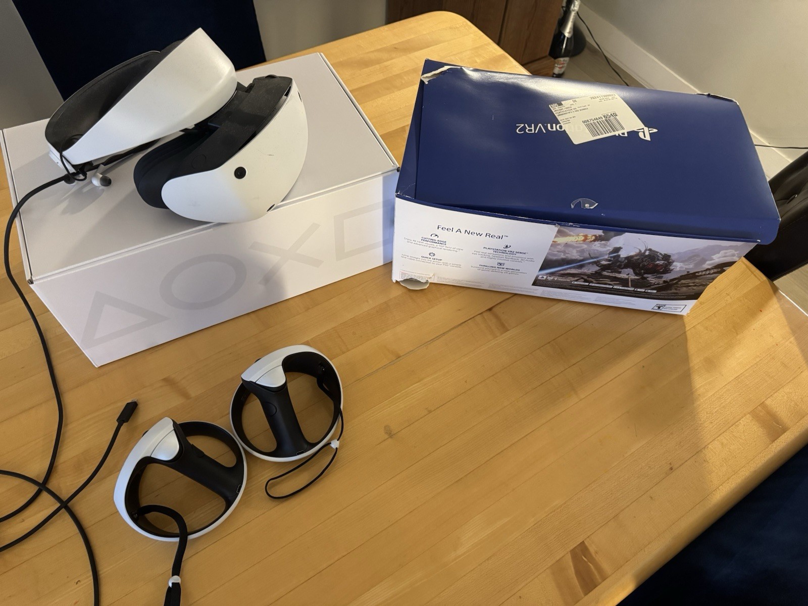 Sony PlayStation VR2 Headset 120Hz 110° USB-C Built-In Audio Controllers Box