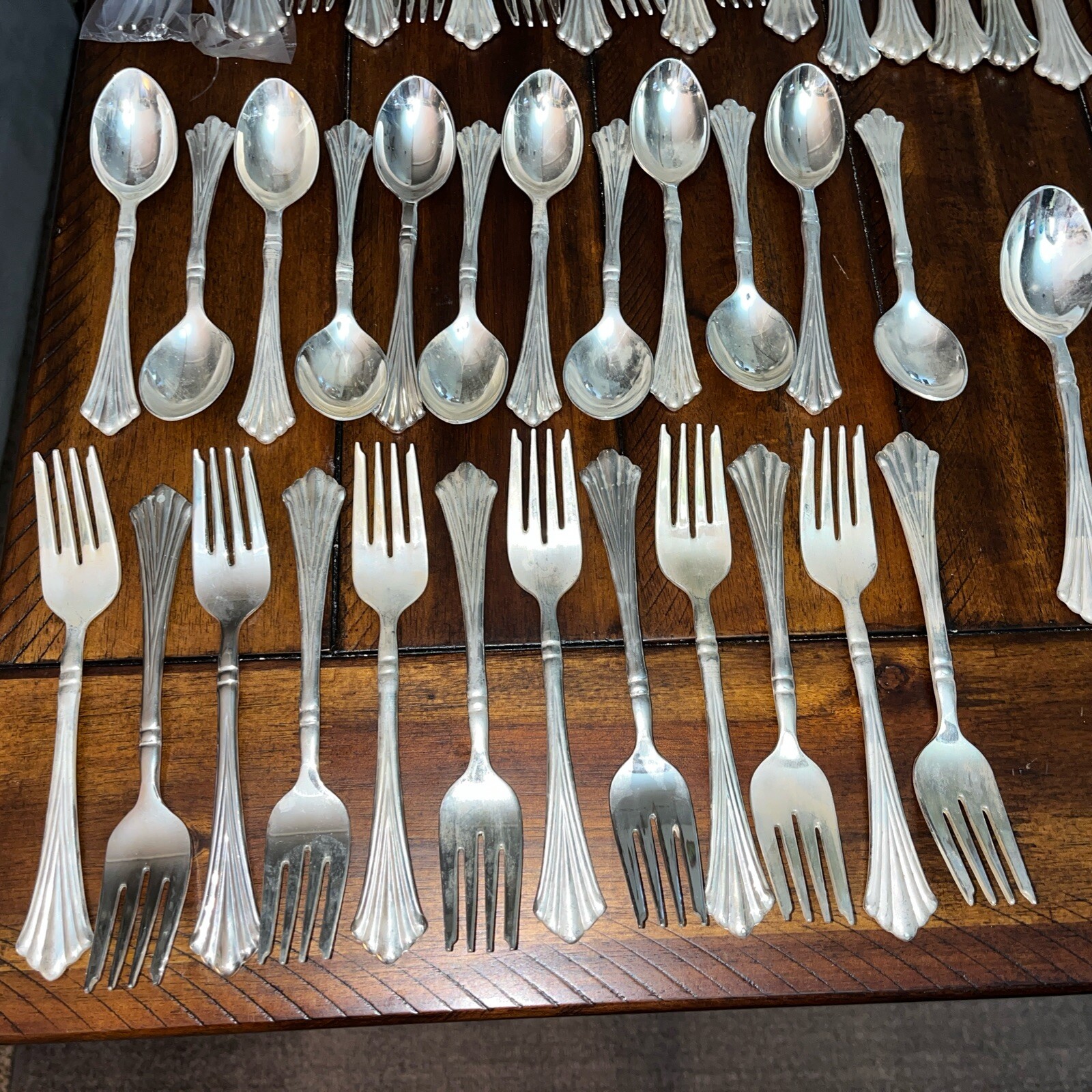 WM ROGERS & SON ROYAL PLUME 62 PIECE FLATWARE SET