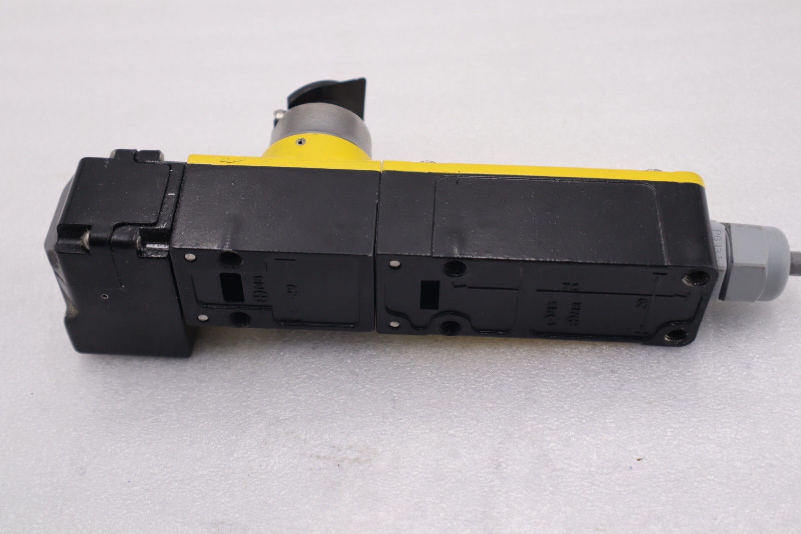 Sick 6021016 Safety Switch STOCK B-1597