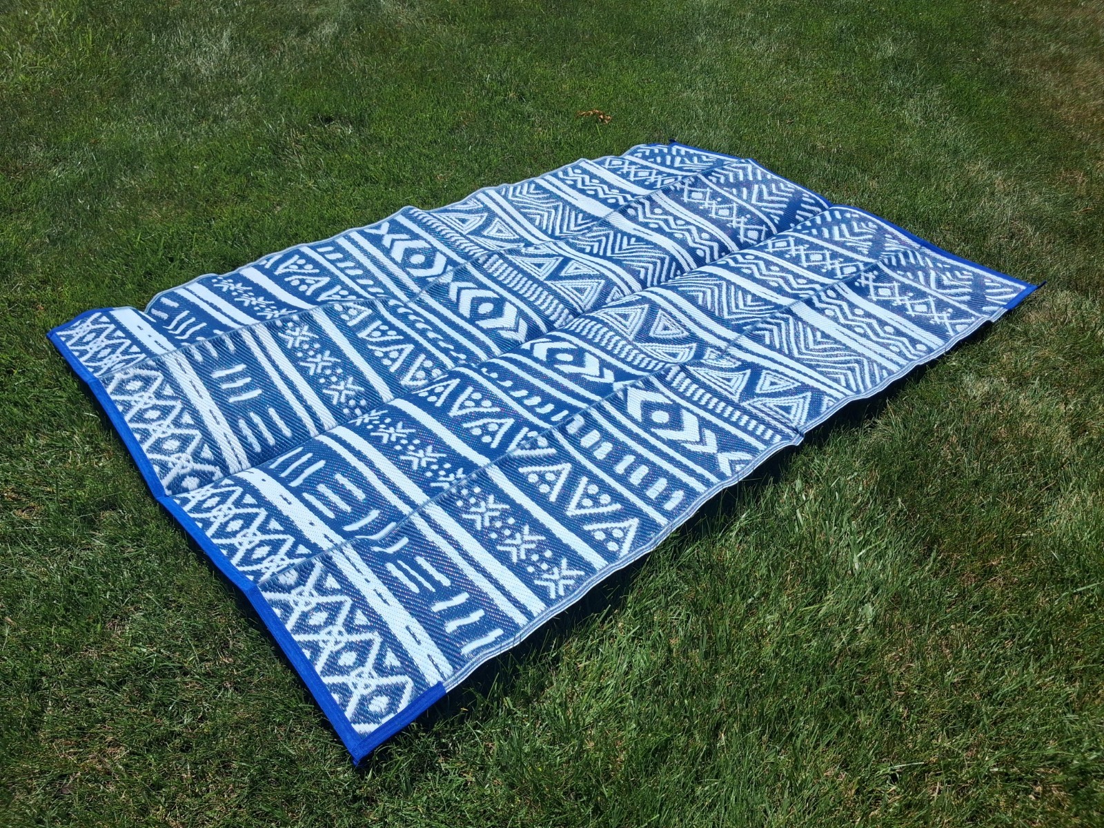 5x8 Foot Outdoor Picknic & Camping Mat With Nylon Carrying Case