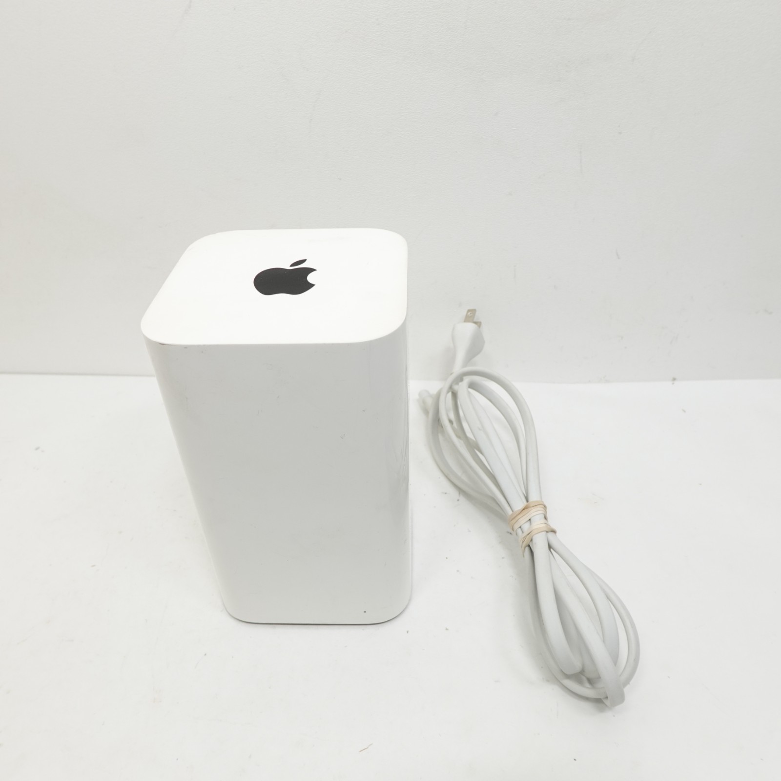 Apple A1470 EMC2635 Airport Extreme 5th Generation Time Capsule 2TB w Power Cord