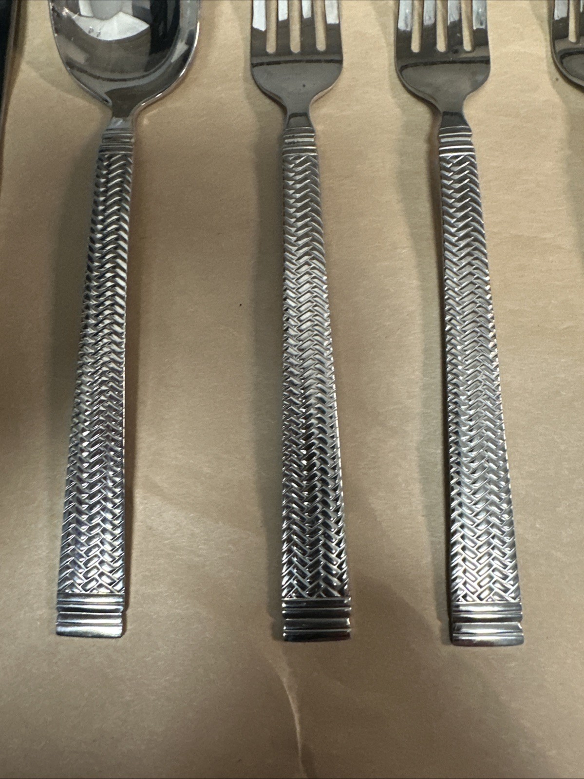 15 Piece Retronue Everyday Flatware