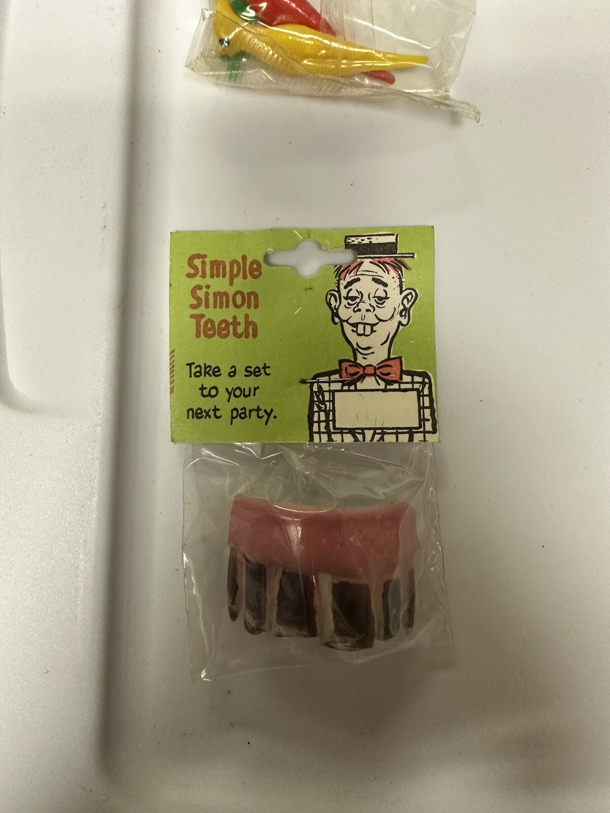 Adams Classic Gags & Jokes Simple Simon Teeth Green Carded set rare MOC